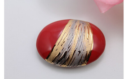 A15-176 帯留め 流星レッド楕円型 有田焼アクセサリー二宮閑山