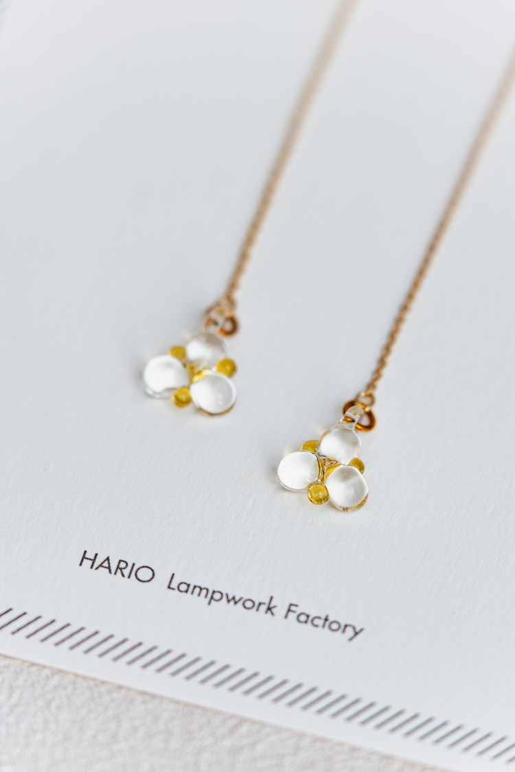 
                  こがこもれびあーと　ピアス（ホタル）※着日指定可 ※ギフト対応可 | 耐熱 ガラス アクセサリー ランプワークファクトリー 職人 繊細 フォーマル カジュアル ピアス 20代 30代 40代 ギフト 贈答 贈り物 プレゼント お祝 ご褒美 記念品 HARIO ハリオ _DP67
                