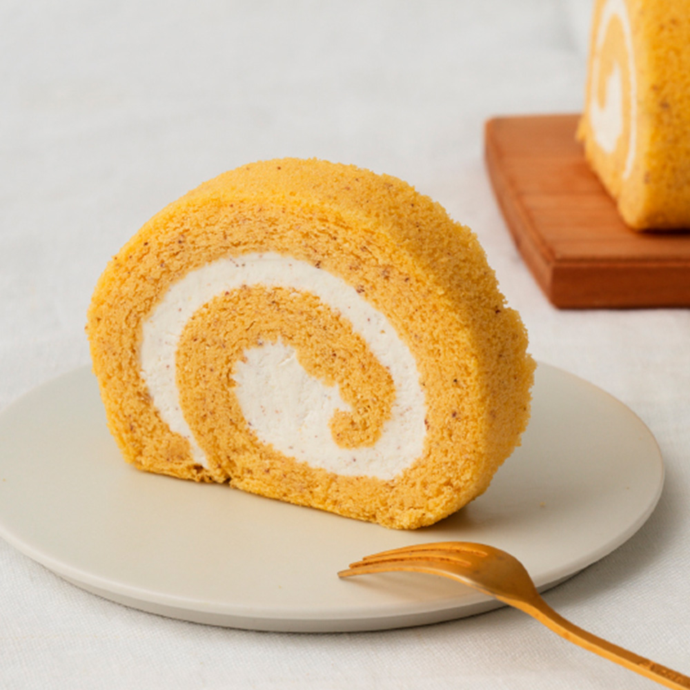 【プレミアム米粉ロールケーキ】神埼菱の実ロール【グルテンフリー 保存料不使用 贈り物 お歳暮 お中元 お祝】(H053296)