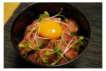 ★パーティーの主役★ ローストビーフ用 伊予牛絹の味 ももブロック肉　400ｇ（真空・冷蔵）