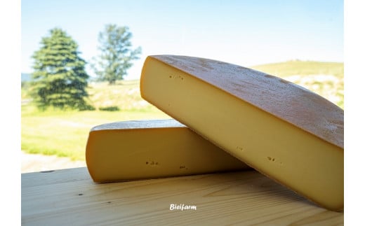 
美瑛放牧酪農場　ラクレットチーズ　ホールサイズ[124-01]
