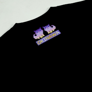 沖縄市 マンホールTシャツ エイ坊 （黒 / Sサイズ） Tシャツ 半袖 キャラクター メンズ レディース 沖縄市 黒色 沖縄市/株式会社TAK JAPAN [BCDK002-01]