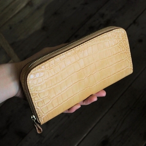 クロコダイルラウンドファスナー長財布 生成り色 財布