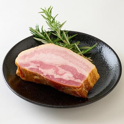 ふるさと納税 養父市 幻のブランド豚 八鹿豚の燻製プレミアムベーコン ブロック 計800g(200g×4) |  | 01