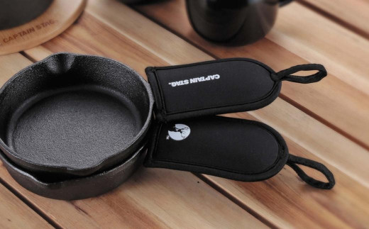 ファイバーラインスキレット20cm・ハンドルカバー（ブラック） CAPTAIN STAG キャプテンスタッグ キッチン用品 アウトドア用品 キャンプ用品 調理器具【010S337】