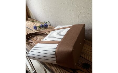 【AKIRAオリジナル】中型レディストートバッグ　ショルダータイプ　ストライプ×薄茶デニム（軽量 軽い 日本製 キャンバス 帆布 横型 肩掛け 通勤 通学 大容量 上質 カジュアル オシャレ レディー