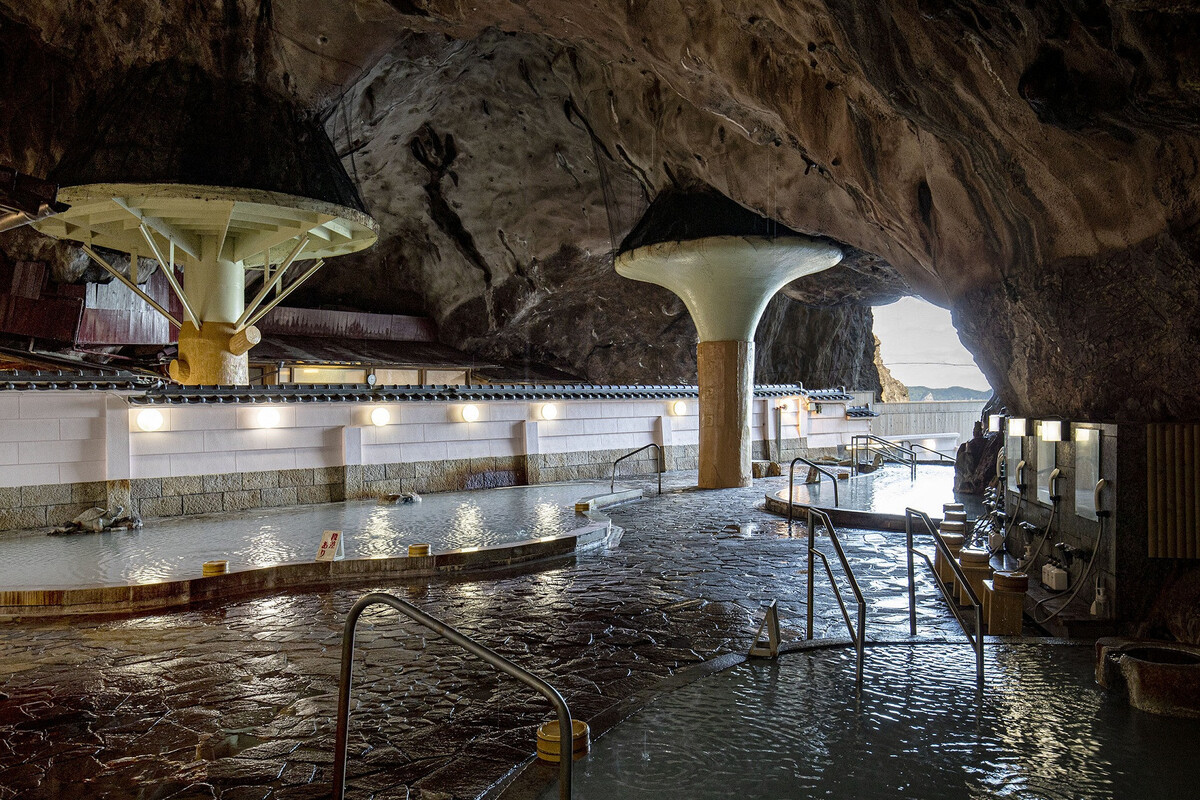 【ホテル浦島】平休日1泊2食付ペア宿泊券 ＜なぎさ館または日昇館 和室＞