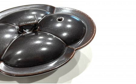 A20-406 有田焼 黒釉 木瓜 蓋付耐熱皿  直火OK 24to3 西富陶磁器