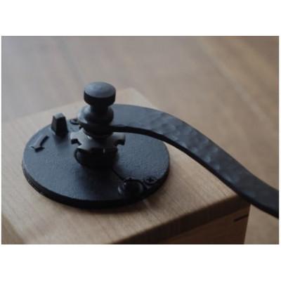 ふるさと納税 塩尻市 国産山桜のコーヒーミル 手打ちアイアンハンドル |  | 02