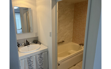 小豆島の小さなホテル くすの木とオリーブの森-KEI- 宿泊チケット 1泊朝食付 オリーブの部屋 (2名1室）