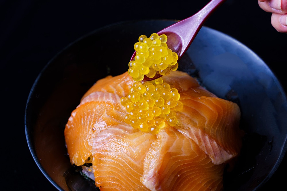 【数量限定】 清流の女王！あまごの黄金イクラ（白醤油づけ）【いくら イクラ サーモン あまご 天城 川魚 紅姫 サツキマス 清流 湧き水 大型化 刺身 サーモンピンク 脂 清流の女王 釣り人 甘味 美