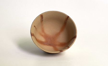 三石窯 茶碗 緋襷白【 地球にやさしい 再生素材 緋襷模様 陶器 】