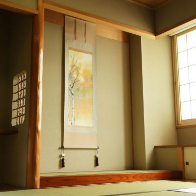 ふるさと納税 本巣市 掛け軸「錦秋美麗」 鈴木優莉 尺五立 サイズ:190×54.5cm 掛け軸 秋掛け |  | 03
