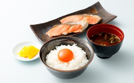 熊本県天草市で生まれたブランド卵「天草タマンゴ」10個入 ／ 化粧箱×3回 計30個 化粧箱入 【3ヶ月連続定期便】 卵 たまご タマゴ 生卵 生たまご 卵黄 卵 定期便 3回 熊本県 天草市 