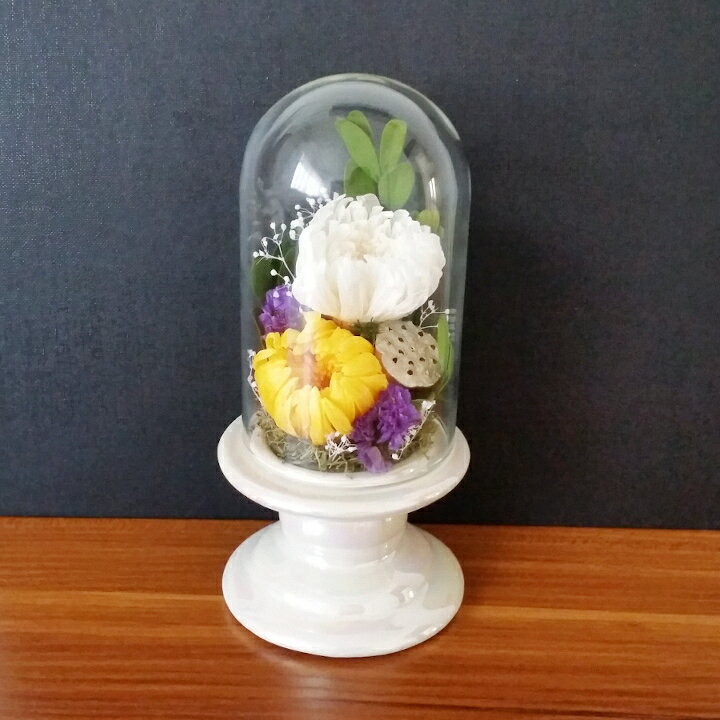 【ふるさと納税】プリザーブドフラワーのミニ仏花　ガラスドーム付き プリザーブドフラワー 仏花 ガラスドーム ミニ仏花 お手入れ簡単 ギフトボックス 花 長持ち 小花アレンジ 水やり不要 夏場に強い花 インテリアフラワー