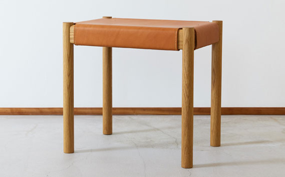 ヌメ革のスツール オーク 林蔵 wood furniture | 椅子 いす スツール 家具 インテリア ハンドメイド 手作り 無垢材 木製 ヌメ革 リビング キッチン シンプル おしゃれ 埼玉県 狭山市