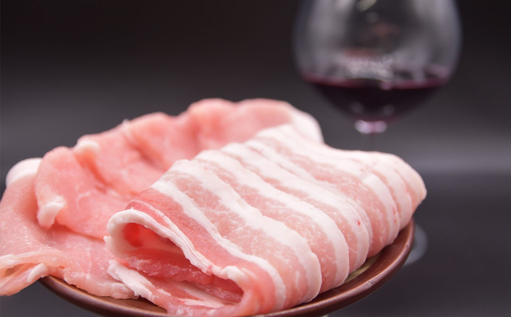 【市民が選んだ！花巻特産お肉とワインの贅沢セット】 白金豚ロース、バラ各180g、五月長根アッサンブラージュ（赤ワイン）エーデルワイン 【2133】