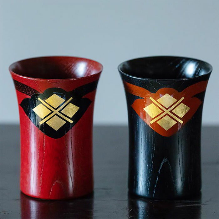 【ふるさと納税】 秀衡塗 秀衡カップ 朱/黒/木目 (7.5cm×10.5cm) 【2個入】 / 漆器 お酒 ジュース おちょこ ぐいのみ グラス 食器 漆塗 うるしぬり 手塗り 木製 伝統工芸品 和 お正月 高級 結婚 新築祝い お祝い 贈答 贈り物 プレゼント ギフト 香典返し お返し おもてなし