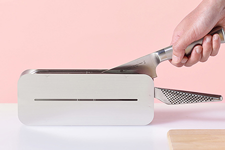 おしゃれな包丁スタンド 横置きタイプ 3本対応可 ステンレス製 キッチン用品 シルバー 包丁立て 包丁たて 収納 スリム ナイフスタンド 包丁ホルダー 包丁差し 水切りかご用 日本製 燕三条製【012