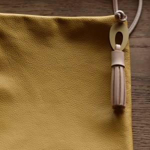 BB009-2　レザーサコッシュ　イエロー
