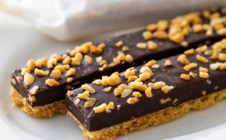 ふーちゃんの『ピーナツ生チョコバー』(15本)  ケーキハウスくるみの里のお菓子・洋菓子セット 高原町で人気のスイーツ 贈答にピッタリな化粧箱入りの焼き菓子　特番454