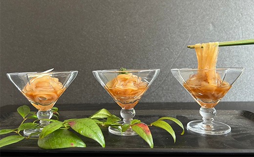 薬味（ネギ、玉ねぎスライス、ミョウガ）など入れても美味しいです。