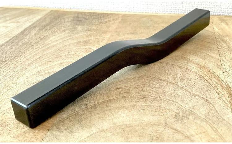 ＫＩＨＯの文鎮　～【ＮＡＭＩ】 心穏やかに書の流れを妨げないための道具 習字 書道 文房具 鉄 重り ペーパーウエイト 文鎮 錆防止 黒染め 流れ 筆 なみ H084-049