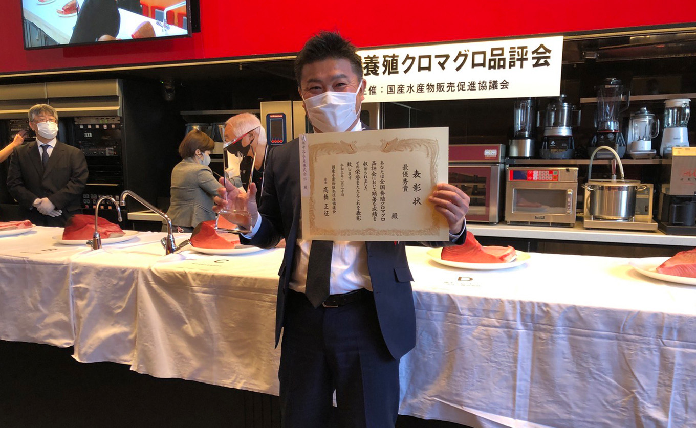 【高知県産 養殖本マグロ】赤身750g 黒潮本まぐろ｜刺身用 最優秀賞受賞 日本一 本まぐろ クロマグロ まぐろ 鮪 小分け 個包装 丼 寿司 柵 急速冷凍 解凍簡単 贈答 ギフト お祝い 父の日 年