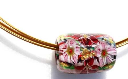 【 南部花とんぼ玉 】ネックレス（ 赤花×白花 ） ／ とんぼ玉 ガラス細工 アクセサリー 帯留め 根付 オンリーワン ネックレス
