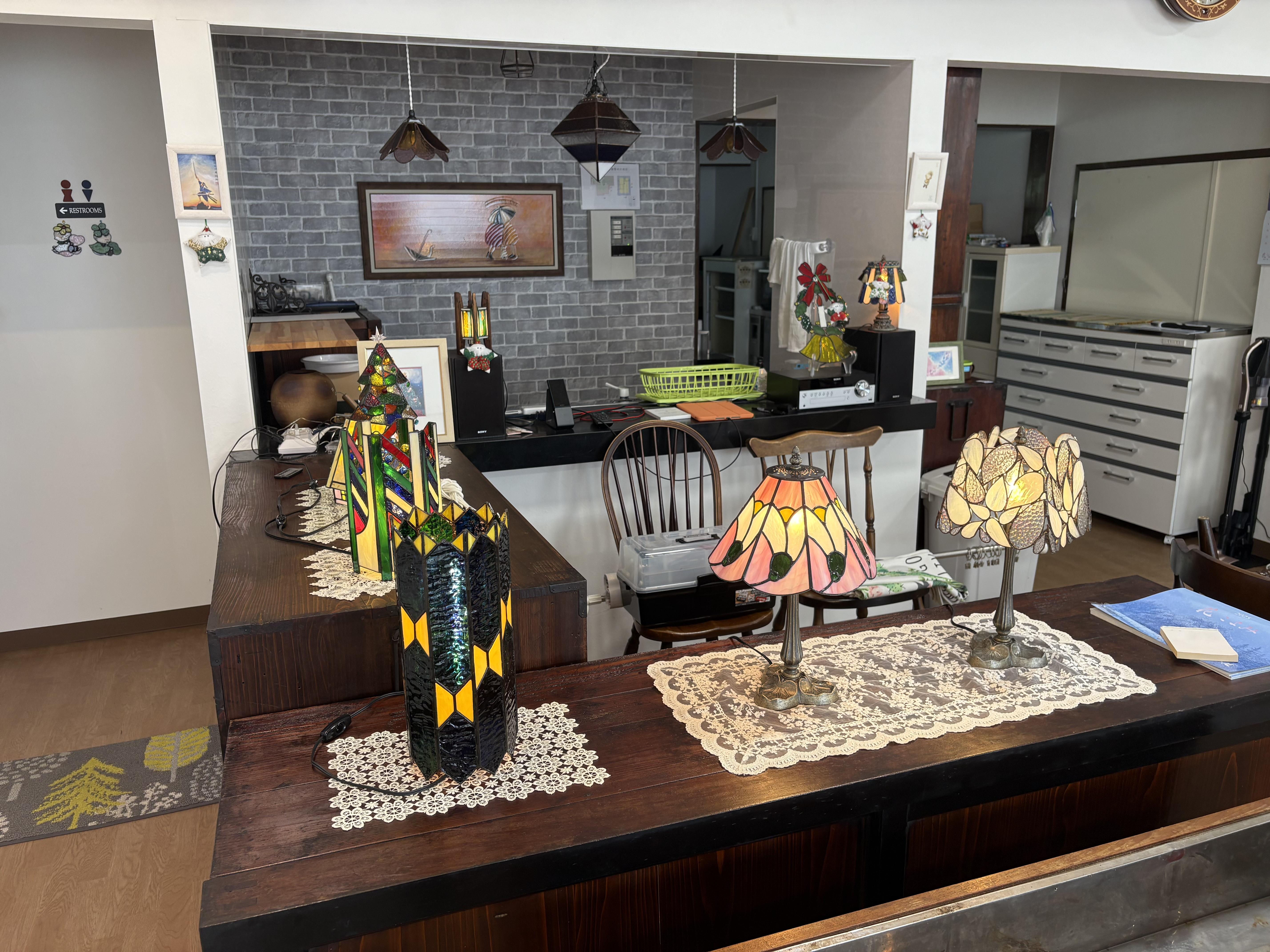 ステンドグラスランプ（クリスマスツリー）〈1個限定〉