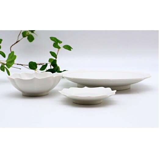 有田焼 白マット 桔梗渕 3点 セット【深海三龍堂】食器 器 うつわ 和食器 小鉢 お皿 小皿 銘々皿 取り皿 菓子皿 豆皿 おもてなし 高級感 陶磁器 25000円 A25-623_イメージ3