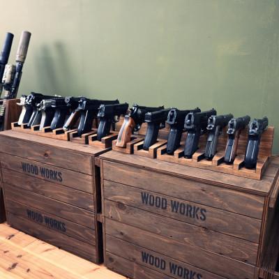 ふるさと納税 横手市 WOOD WORKS 日本製 ガンスタンド 1丁掛 3個セット【本体カラー:ブラウン】 |  | 01
