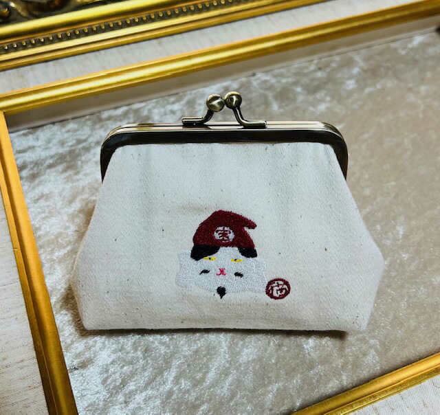 【ふるさと納税】 動物愛護 がま口ポーチ 七福にゃん 生成 吉富町/猫山商事[BGBE003] 岡山デニム デニム生地 がま口 がまぐち ポーチ カードケース 小銭入れ キーケース 小物入れ ハンドメイド 雑貨 アニマル 動物保護 保護猫 保護犬 かわいい 人気 おすすめ