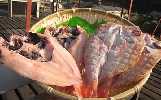 
のどぐろ天日(W)干し（特大）約215～280g×4枚　通年【多田商店】 魚介類 魚貝類 干物 一夜干し お祝い ギフト 新鮮 厳選 アカムツ 【138】
