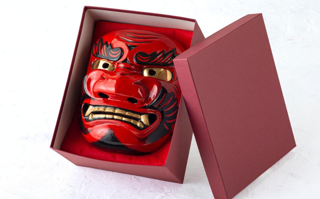 力強い表情で１つ１つ手彫りと手塗で仕上げられています