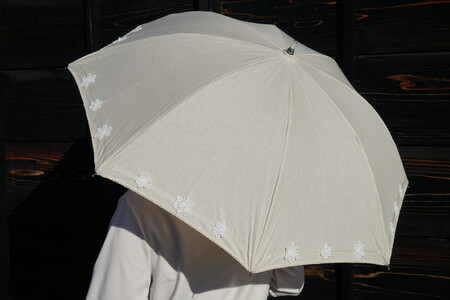 雪華模様の刺繍入り日傘（晴雨兼用・サイズ50ｃｍ・UV加工・麻50％綿50％）カラー：ベージュ _BL20