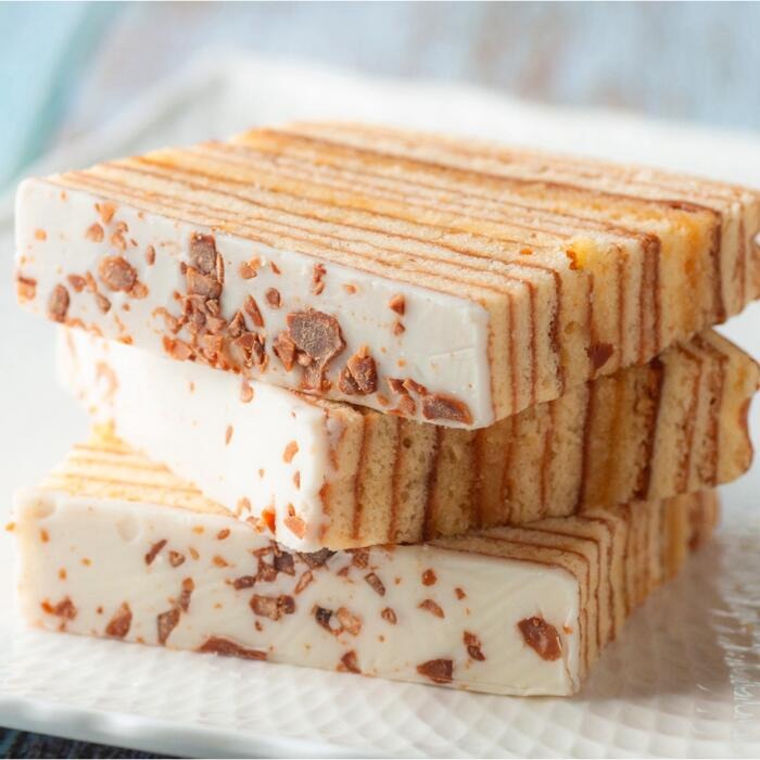 【スイーツ】よっかいちばうむ 10個入り（夏季冷蔵便対応）│スイーツ 焼菓子 お茶 お取り寄せ 詰め合わせ ギフト 三重県 四日市 ふるさと納税
