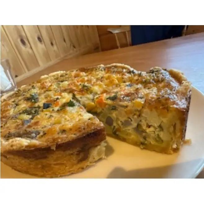 スープ屋のほうれん草＆ベーコンとお野菜たっぷりキッシュ (10月～4月限定)　キッシュ 惣菜 イタリアン おかず ほうれん草 ベーコン 野菜 お野菜 手作り 限定 季節 旬 旬の野菜 冷凍 真空パック