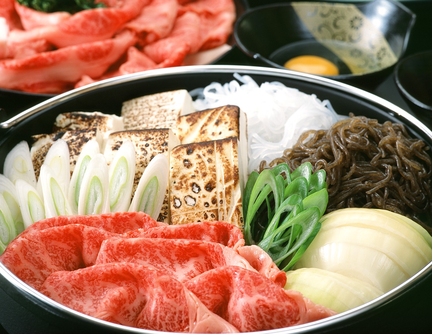 但馬牛ももスライス すき焼き・しゃぶしゃぶ用 300g 牛肉 国産牛 和牛 すきしゃぶ ギフト お祝い