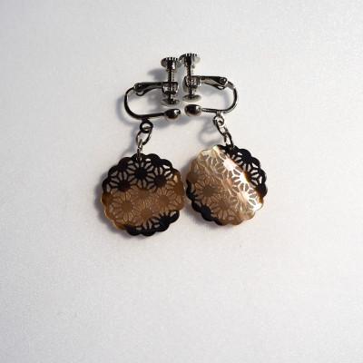 ふるさと納税 大和高田市 茶蝶貝のレース彫刻「麻」イヤリング |  | 02