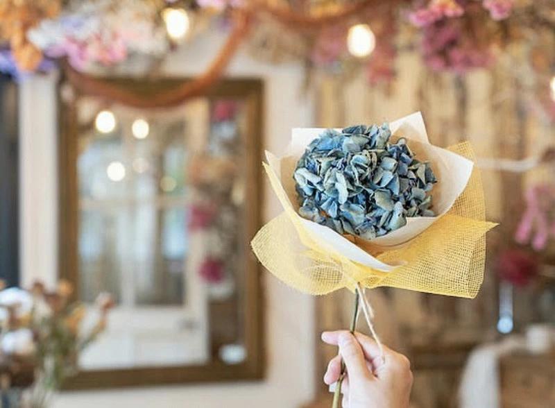 【ふるさと納税】 あじさい 花  シーズナルスタンド インテリア 植物 雑貨 ドライフラワー 3本 セット 数量限定 ギフト プレゼント 贈り物 装飾 花弁 国産 香川県 三豊市 紫雲出山 送料無料  秋 旬