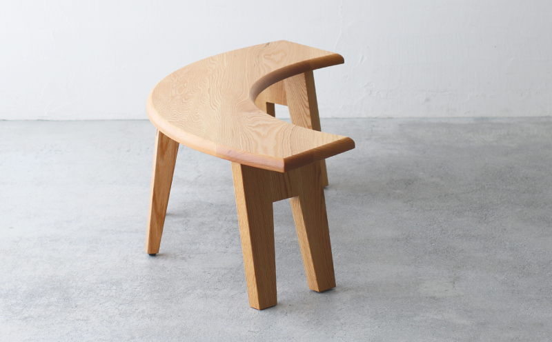 ベンチ 木製 ラウンドベンチ オーク材 ダイニング チェア 背もたれ 無し 丸テーブル 椅子 無垢 秋山木工 秋山木工株式会社 家具 インテリア 静岡県 藤枝市 