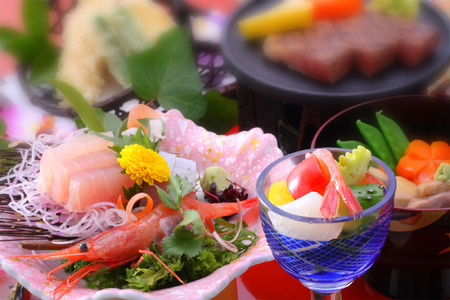 和倉温泉ゆけむりの宿「美湾荘」1泊2食付きペア宿泊券