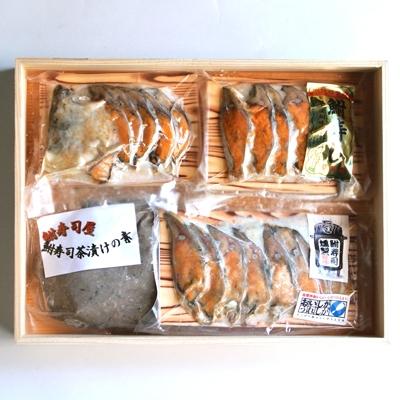 ふるさと納税 竜王町 【通常と燻製の食べ比べ】ふな寿司三昧(お茶漬けの素入り)木箱入り