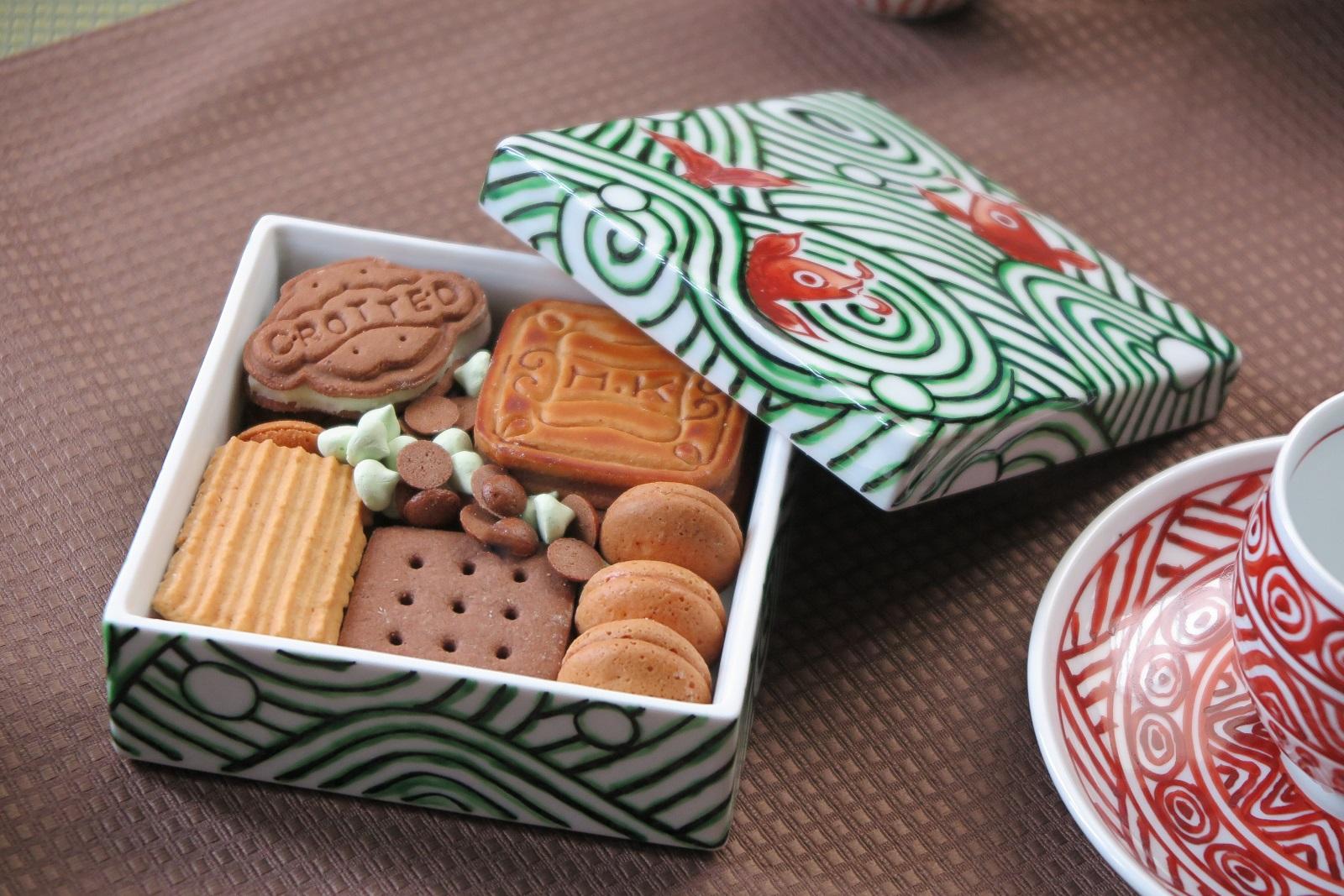 伊万里陶苑　遊鯉紋陶箱・中 H971_イメージ3