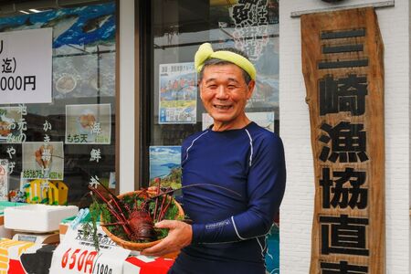 【数量限定】産地直送！活き伊勢えび 約400g×2尾 ※北海道・東北地方・沖縄・離島への配送不可（2025年10月上旬より順次発送） 【 伊勢海老 伊勢えび 伊勢エビ えび エビ 海老 】 IKTJ0