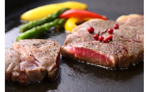 
            特選幻のブランド和牛【能登牛】ロースステーキ 500ｇ（250ｇ×２枚）
          