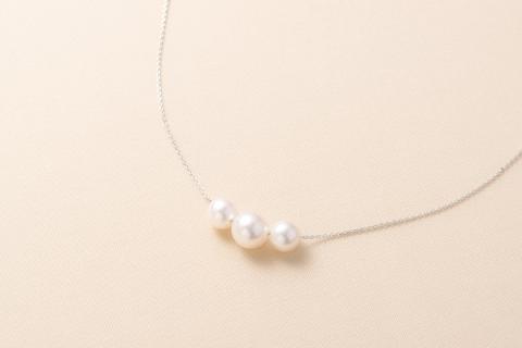 ＜明浜産真珠ペンダント・トロア(ホワイト)＞ 保証書付き 8.0～8.5mm 純国産 高品質 アコヤ真珠 宇和海 パール あこや ネックレス アクセサリー レディース 女性 誕生日 記念日 成人祝い 佐藤真珠 愛媛県 西予市