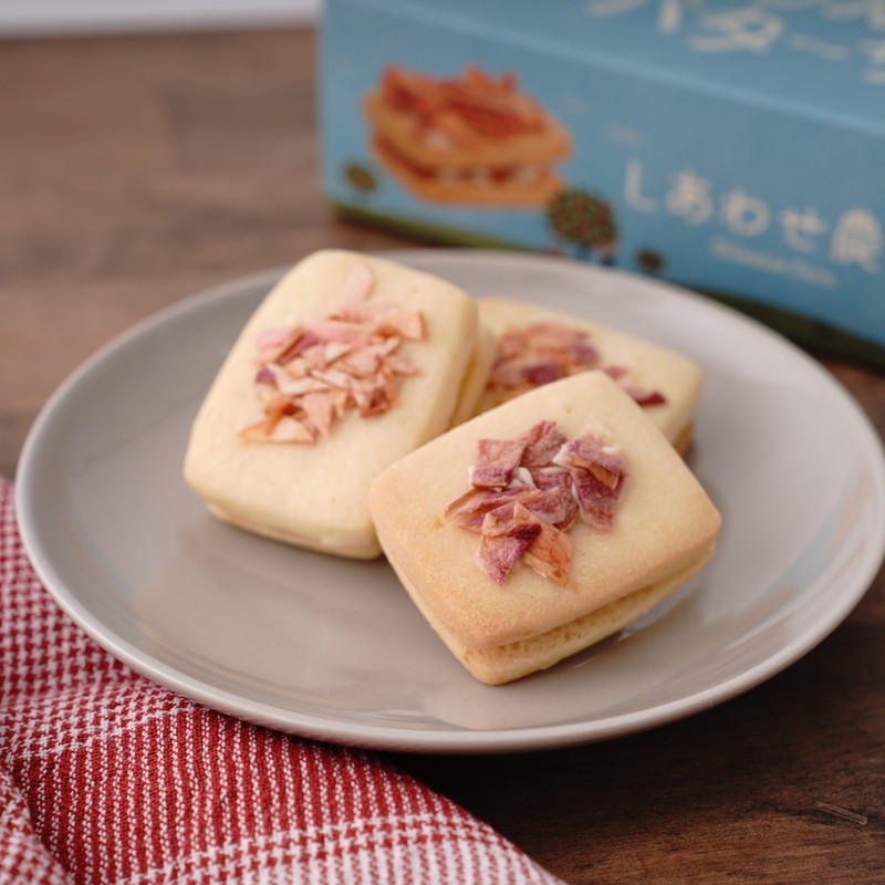 りんご バターサンド バターサンドクッキー 1箱 （6個入） 個包装 中まで赤～いりんご 林檎バターサンドクッキー 焼き菓子 青森県 五所川原市