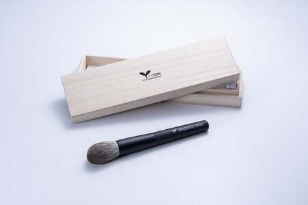 熊野市・熊野町友好都市協定締結記念コラボ】チークブラシ(八咫烏シリーズ)【メイクブラシ 化粧筆 チークブラシ 化粧 メイク コスメ 美容 立体感 熊野筆 伝統工芸 職人技 高級筆】 17-6